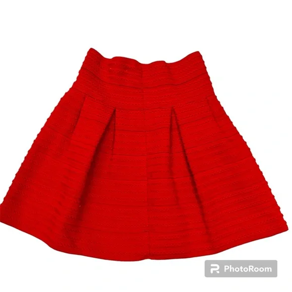 5/$20 H&M Stretchy Ribbed Pleated Skirt - Picture 2 of 6